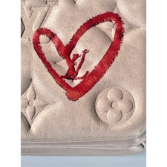 RARE Louis Vuitton Rose Coussin Pochette Heart Love Embossed Lambskin Crossbody - Picture 7 of 16